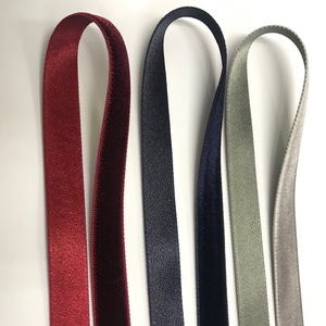 Tissu en polyester tissé de luxe à ruban double face en velours avec logo imprimé en rouleau de velours doux pour la décoration de vêtements - Product Image 1