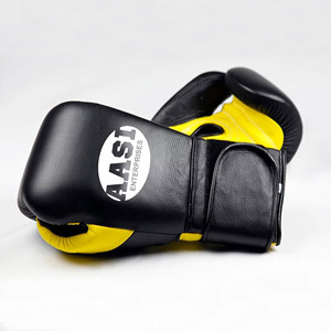 <span class=keywords><strong>Guantes</strong></span> <span class=keywords><strong>de</strong></span> <span class=keywords><strong>boxeo</strong></span> personalizados <span class=keywords><strong>de</strong></span> alta calidad en combinación <span class=keywords><strong>de</strong></span> colores negro y amarillo, hechos en Pakistán con logotipo personalizado. - Product Image 1