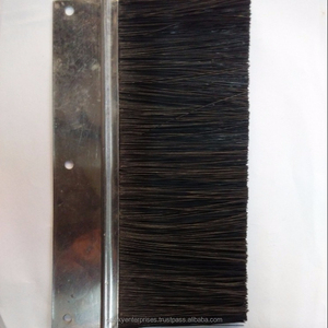 Bande de brosse d'étanchéité de porte inférieure en fil de nylon noir de haute qualité avec brosses de nettoyage à base en aluminium - Product Image 1