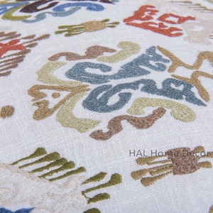 Vente en gros de housse de coussin décorative pour chaise d'extérieur, housse de coussin décorative brodée à la main ikat indienne - Product Image 3