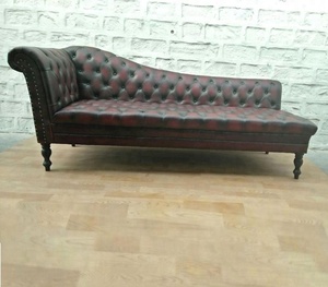 โซฟาหนังสไตล์ Chesterfield - Product Image 1
