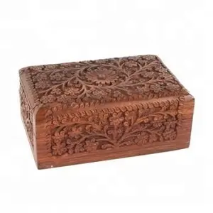लकड़ी के नक्काशीदार बॉक्स
