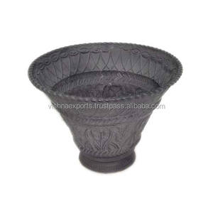 Maceta galvanizada en relieve redonda de estilo clásico con revestimiento en polvo para pared o suelo para vacaciones empaquetada en cartón - Product Image 1