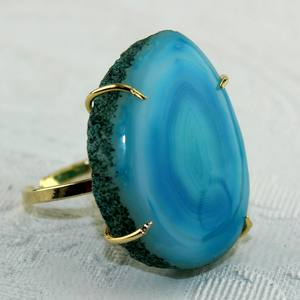 Bague en agate bleue naturelle, en laiton massif, pierre de grande taille, sertie à la main, plaquée or, bande fine, unisexe, bague statement - Product Image 2