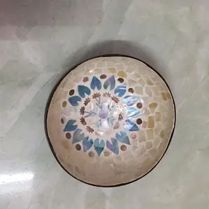 新设计和漂亮的珍珠母椰子碗，越南制造花朵图案
