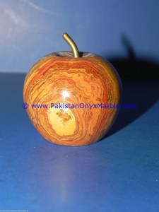 Mano de Obra Artesanal de Alta Calidad de Pakistán: Manzana de Ónix con Hoja de Latón - Product Image 2