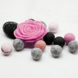 ดอกไม้ผ้าสักหลาดขนแกะ NZ เป็นมิตรกับสิ่งแวดล้อมโดยช่างฝีมือผู้หญิงชาวเนปาลสำหรับตกแต่งบ้านตามเทศกาลและของขวัญงานฝีมือของที่ระลึก - Product Image 6