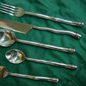Ensemble de couverts modernes en acier inoxydable chaud ensemble de couverts faits à la main décoratifs indiens S. Couverts en acier réglés avec brillant polonais/nickel - Product Image 1