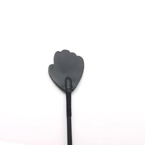 Fusta de equitación con forma de mano de cuero para castigar a los caballos - Product Image 6