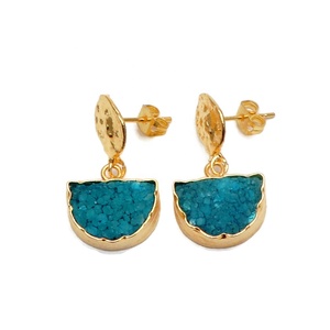 Boucles d'oreilles naturelles en agate bleue ciel, pierres précieuses druzy, ensemble de pinces plaquées or, boucles d'oreilles faites à la main, boucles d'oreilles push back, bijoux de mode - Product Image 1