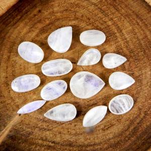 Cabujón de piedra lunar arcoíris de fuego azul natural, 50 gramos de piedras preciosas sueltas para hacer joyas, formas mixtas - Product Image 2