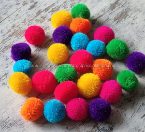 Pompones coloridos especiales hechos a mano - Product Image 1