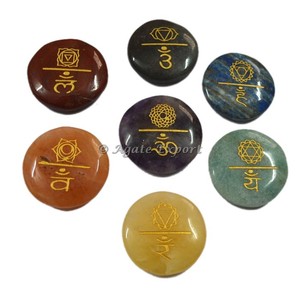 Chakras équilibrés semi-précieux gravés Ensembles de pierres à sept chakras à vendre Ensembles de chakras gravés pour la guérison par la méditation - Product Image 4