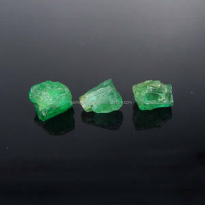 ¡Piedra de Nacimiento de Mayo! Esmeralda Colombiana Natural en Bruto, Forma Libre, 6x6mm - 6x4mm, 4.75 Quilates, Piedra Preciosa Natural para Joyería IG9941 - Product Image 1