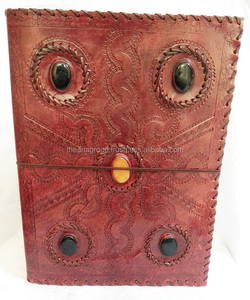 Journal de qualité en cuir gaufré à la main avec cinq pierres et fermeture en fil de coton pour l'écriture et la journalisation - Product Image 1