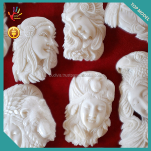 Pendentif spirituel en os de vache sculpté à la main de style bohème pour enfants à bas prix - Product Image 2