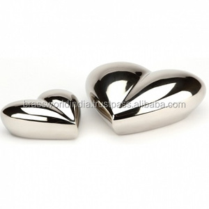Recuerdo conmemorativo de amor rojo, urna de cremación de corazón, suministros funerarios, BRASSWORLD, INDIA - Product Image 3