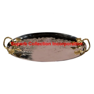 Bandeja de servicio de acero inoxidable martillado, Decoración de mesa con asas florales, dorado, superventas y elegante - Product Image 1