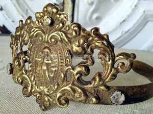 Porte-bougie chauffe-plat vintage en métal en forme de couronne pour décoration intérieure - Product Image 4
