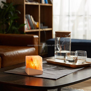 Lámpara de sal de regalo del Himalaya Cubo de cristal tallado LED Lámpara de diseño moderno con letras Tema Artesanías naturales - Product Image 3