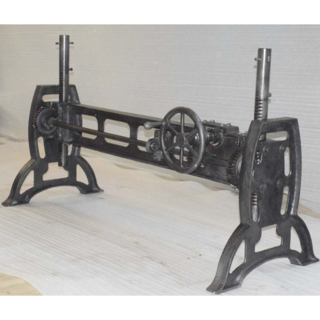 подстолье зингер. чугунный автомобиль. чугунная машина. ретро автомобили игрушки. швейная машинка зингер ножная.