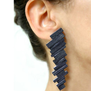 Déclaration de prix en gros longue nouvelle conception nouveau modèle goujon en laiton rhodié noir pour cadeau de fête d'anniversaire de fiançailles - Product Image 1