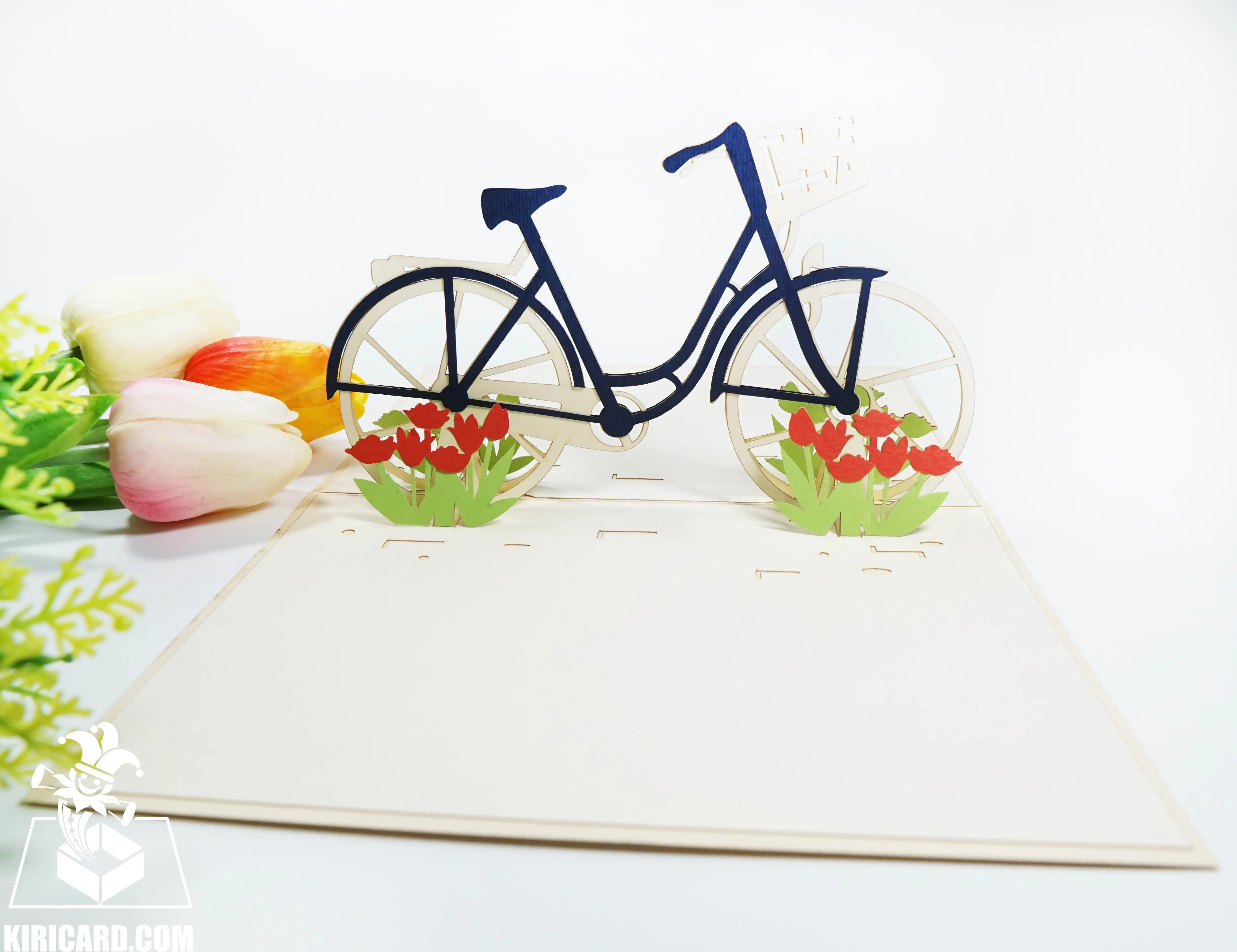 Novo design de cartão kirigami 3D, cartão floral de bicicleta pop-up, preço barato por atacado, cartão de aniversário artesanal