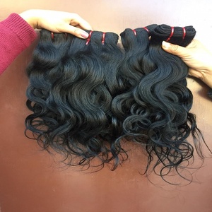 Extensiones de cabello humano natural ondulado brasileño alineado con cutícula de un solo donante Remy indio virgen 100% - Product Image 1