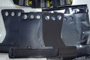 Agarre de cuero de carbono de estilo deportivo para levantamiento de pesas gimnasia CrossFit entrenamiento-Herramienta de ejercicio de entrenamiento para gimnasio de madera Fitness - Product Image 2