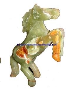 Statue de cheval en marbre onyx de style naturel sculpté, sculpture animale élégante en provenance du Pakistan - Product Image 5