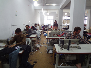 Camisetas sin mangas informales para hombre con capucha, diseño de punto transpirable de secado rápido, decoración de bordado de moda sostenible de talla grande - Product Image 6