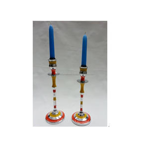 Ensemble de 2 bougeoirs en aluminium couleur émail au design moderne, chandeliers en fer faits à la main pour la décoration intérieure de Pâques - Product Image 1