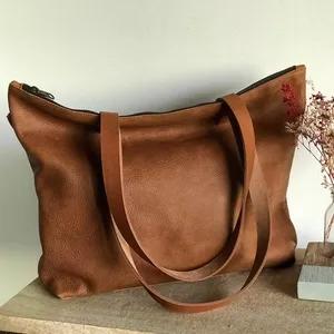 Büyük açık kahverengi deri fermuarlı çanta ve iç astar, el yapımı deri çanta, Minimalist deri çanta AV-0006