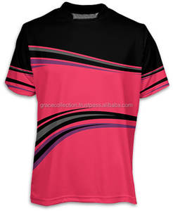 Camiseta de fútbol con contraste rosa y negro para niño Camiseta con diseño de sublimación - Product Image 1