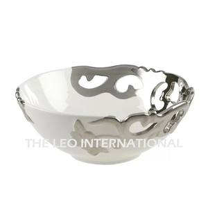 Bol décoratif moderne et élégant en aluminium, finition brillante, forme ronde, pour servir des fruits et des en-cas - Product Image 1