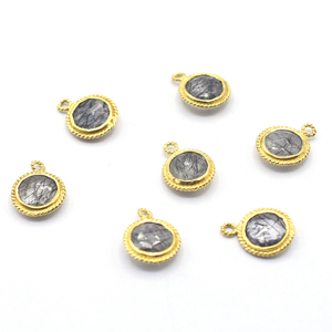 Colgante de Plata de Ley 925 con Bisel Chapado en Oro y Cuarzo Rutilado Negro de Forma Redonda, Joyería Hecha a Mano - Product Image 1