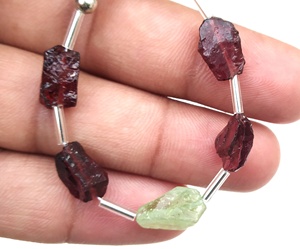 Impressionnant qualité naturel 5 pièces grenat péridot pierre précieuse rugueux non traité Top perceuse bijoux à bricoler soi-même faisant supplie - Product Image 2