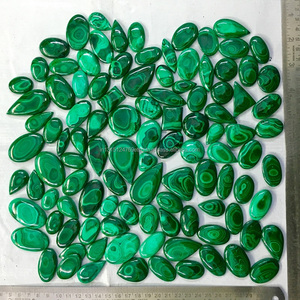 Rida Creations - Cabujón de Malaquita Natural en Formas Mixtas, Gema Verde para Joyería, Certificado IGI, Mineral Pulido Suelto - Product Image 1