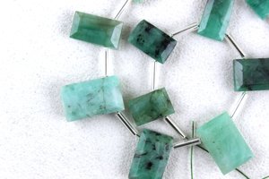 Offre de nouvel an 1 brin à facettes Rectangle forme naturelle vert émeraude pierre précieuse mai pierre de naissance faisant pendentif - Product Image 4