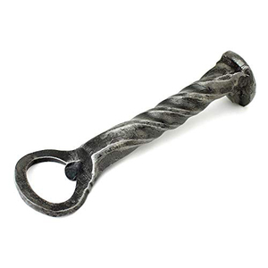 Ouvre-bouteille torsadé en fer forgé à la main de style antique - Product Image 1