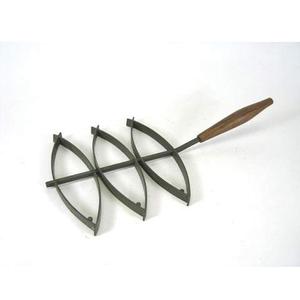Salvamanteles de hierro forjado con mango de madera para cocina y comedor, plato caliente decorativo romántico - Product Image 1