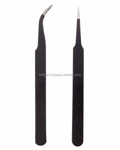 Pince à épiler d'extension de cils noire au plasma antimagnétique en acier inoxydable inclinée avec emballage dans une boîte personnalisée - Product Image 1