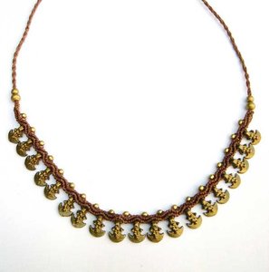 Collar de Macramé Tribal Marrón Hecho a Mano Mágico - Product Image 1