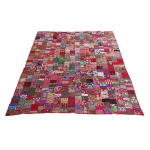 Al por mayor rey rojo tamaño reciclado Patchwork cubierta de cama Vintage Sari bohemio cubrecama bordado a mano gitana edredón - Product Image 4
