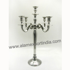 Candelabro Artesanal de Aluminio Plateado con Diseño Único para Decoración del Hogar y Bodas - Product Image 5