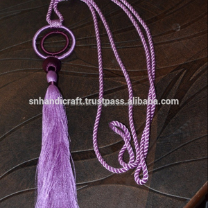 Collier à pompon en cordon de soie violet, collier à pompon noué fantaisie, créations artisanales - Product Image 1