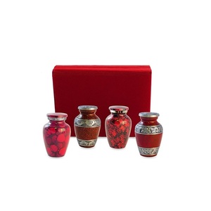 Ensemble de quatre urnes funéraires écologiques rouges de petite taille, style cercueil, pour cendres humaines, avec coffret cadeau rouge, fournitures funéraires - Product Image 1