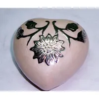Urna per cremazione a forma di cuore in metallo classico in stile moderno con finitura smaltata rosa Design floreale argento per uso funerario