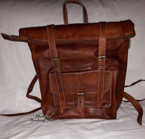 Sac à dos en cuir véritable à la mode avec motif géométrique fait à la main au Maroc avec cadre externe - Product Image 1