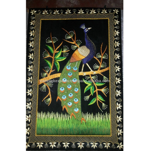 Tapisserie murale brodée à la main Zari, motif paon, élégance intemporelle, sculptures en résine pour la décoration du salon - Product Image 3